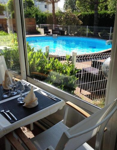Logis Les Charmilles Chalon-Sur-Saone Sud Ξενοδοχείο Lux Εξωτερικό φωτογραφία