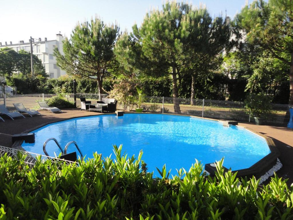 Logis Les Charmilles Chalon-Sur-Saone Sud Ξενοδοχείο Lux Εξωτερικό φωτογραφία